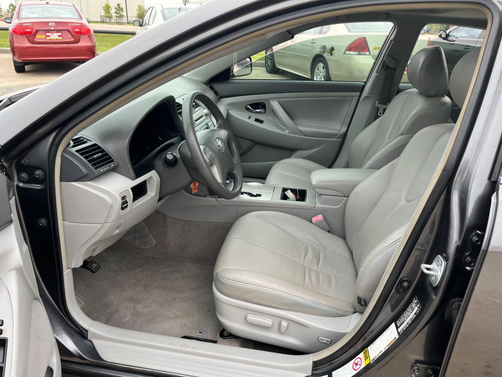 2007 GRAY /gray Toyota Camry CE 5-Spd AT (4T1BE46K37U) with an 2.4L L4 DOHC 16V engine, 5-Speed Automatic Overdrive transmission, located at 14700 Tomball Parkway 249, Houston, TX, 77086, (281) 444-2200, 29.928619, -95.504074 - Photo #8
